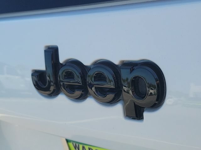 Used 2022 Jeep Cherokee Latitude AWD/4WD image 8