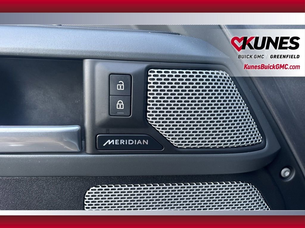 Used 2024 Land Rover Defender 130 X-Dynamic SE image 17