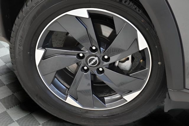 Used 2025 Nissan Rogue SV image 28