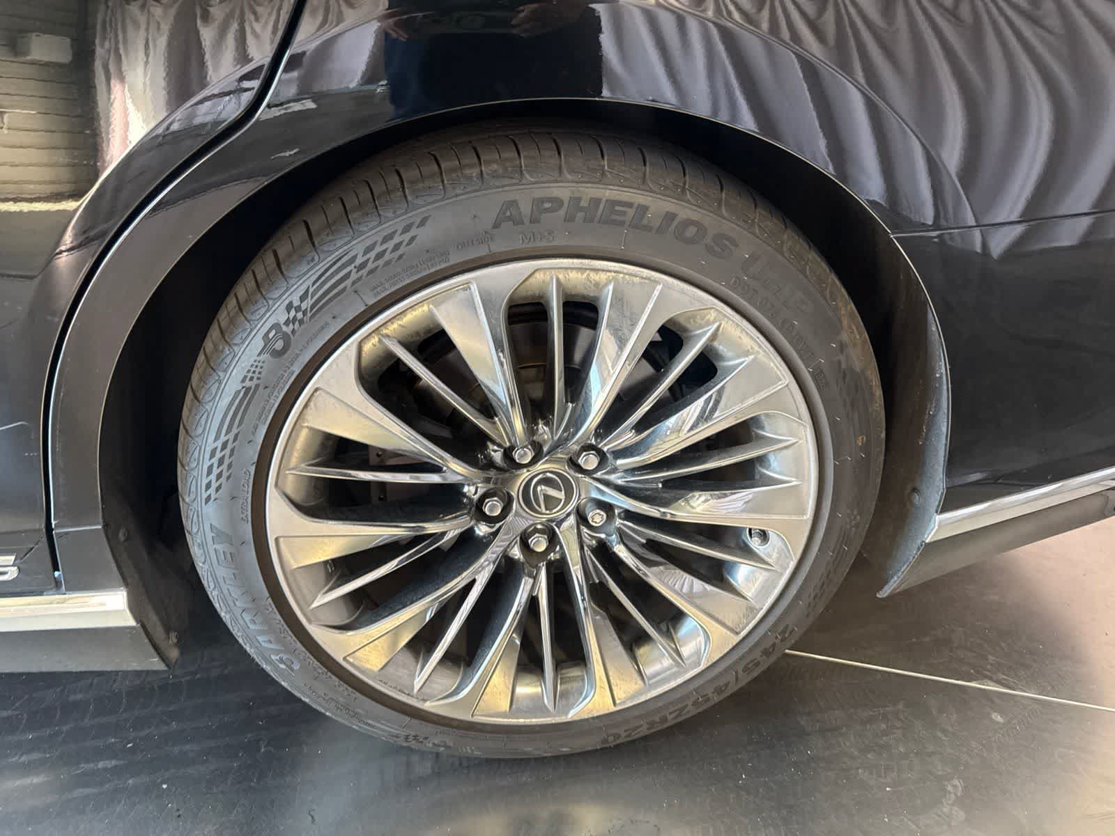 Used 2020 Lexus LS 500h w/ Luxury Package RWD image 9