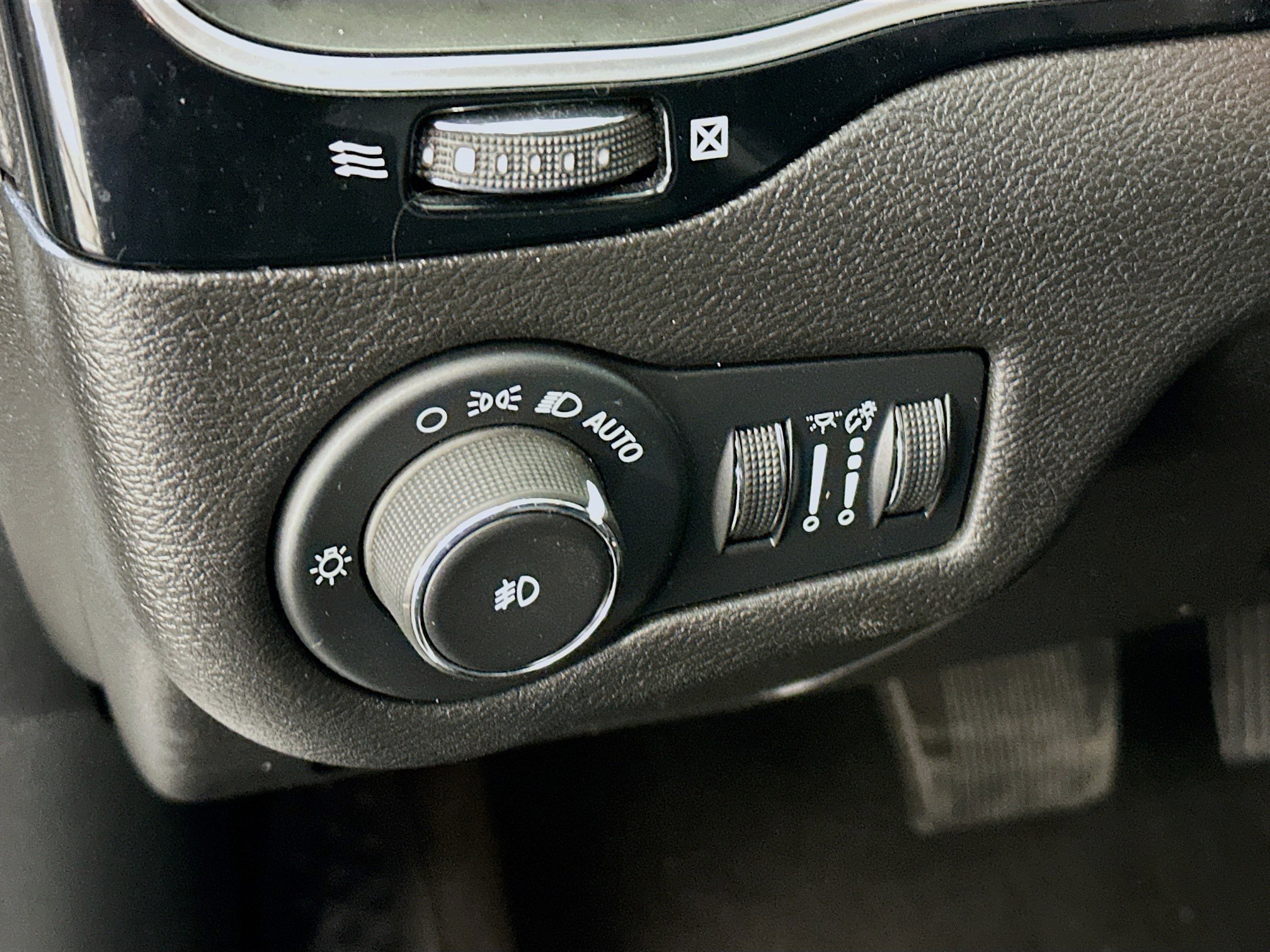 Used 2021 Jeep Cherokee Latitude Plus image 17