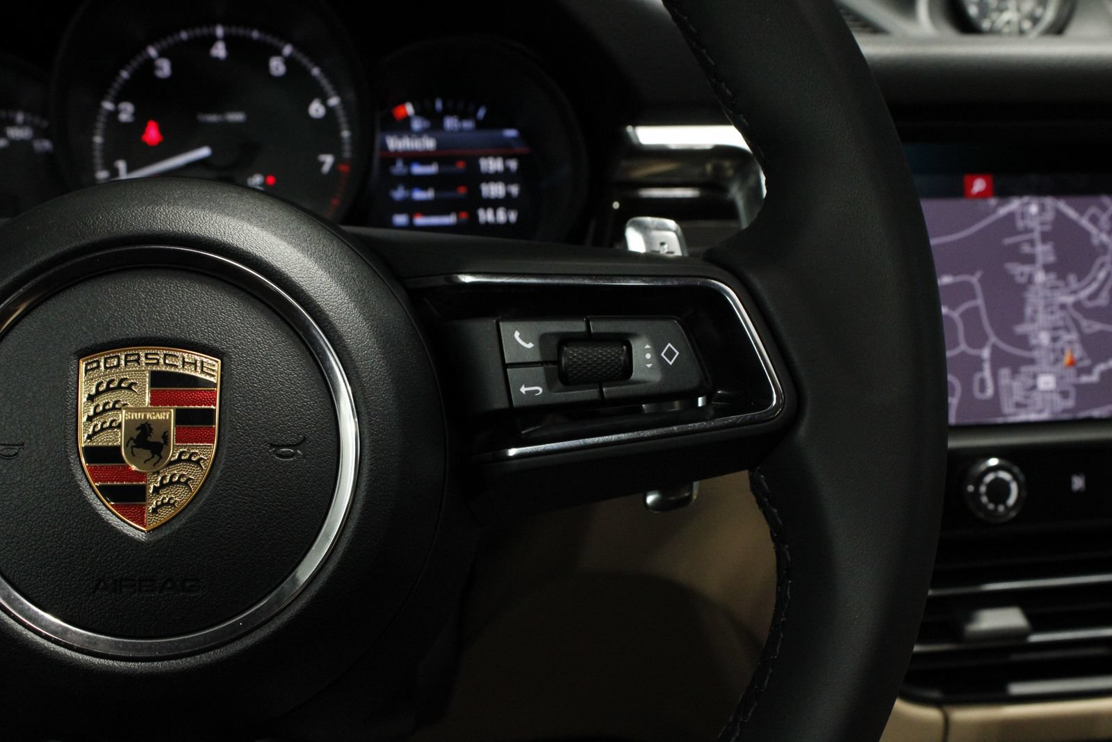 Certified 2026 Porsche Macan AWD/4WD image 25