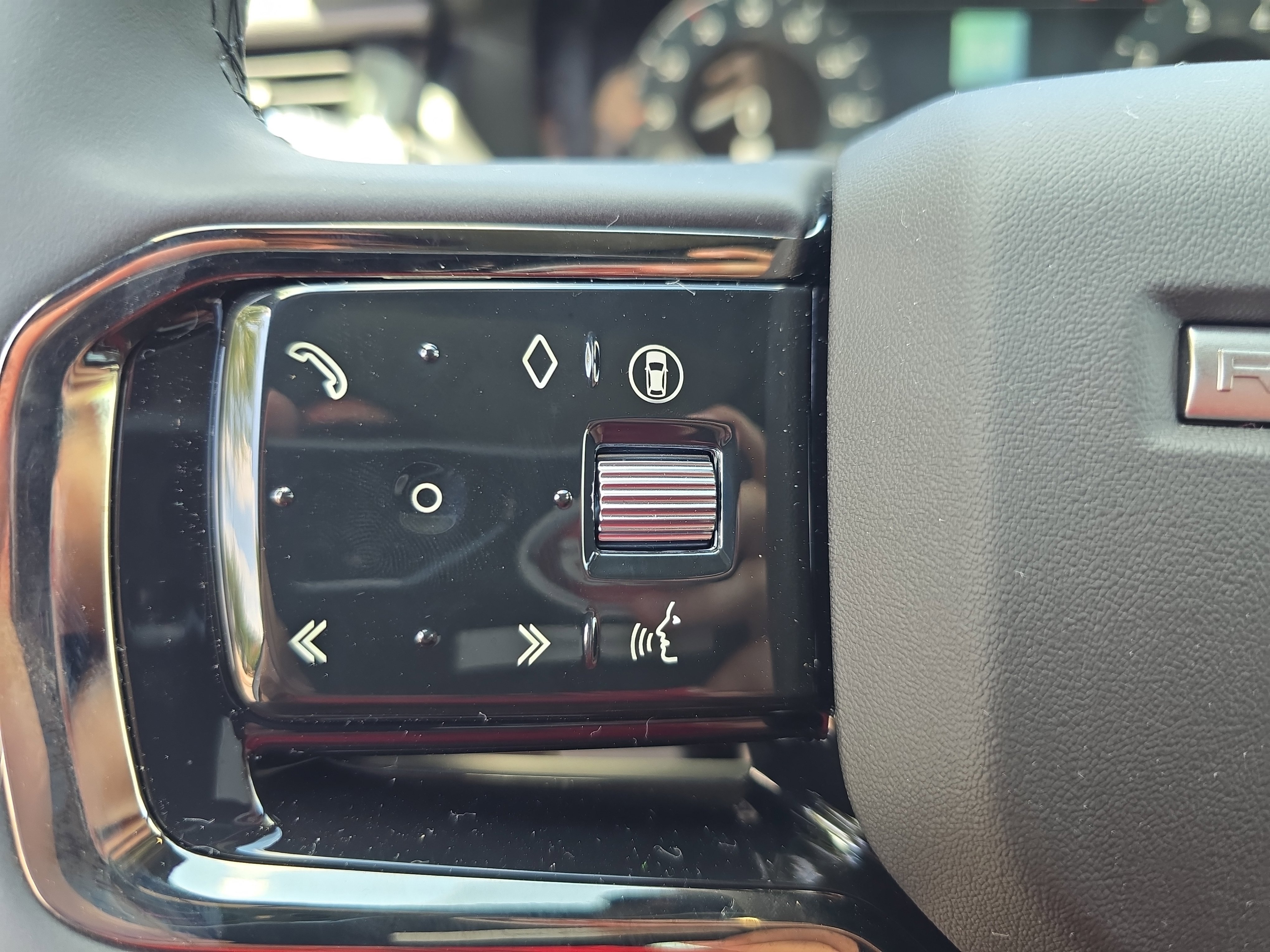 New 2026 Land Rover Range Rover Velar Dynamic SE image 17