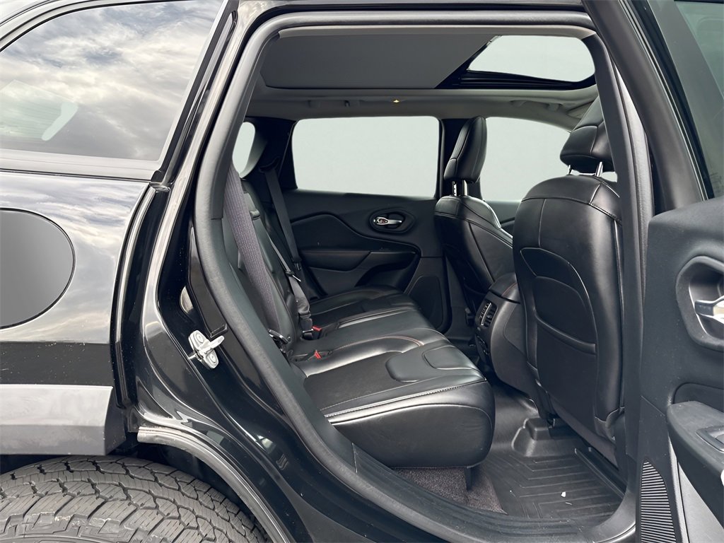 Used 2019 Jeep Cherokee Trailhawk w/ Comfort/Convenience Group image 11