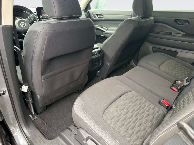 Used 2024 Nissan Pathfinder SV FWD image 16