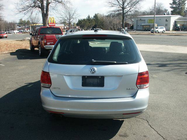 Used 2011 Volkswagen Jetta SE image 3