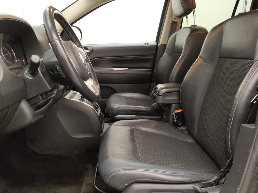 Used 2016 Jeep Compass Latitude FWD image 17