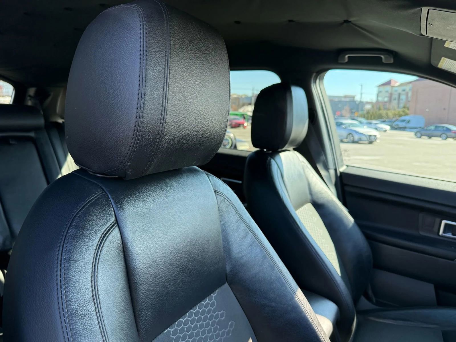 Used 2017 Land Rover Discovery Sport SE image 21