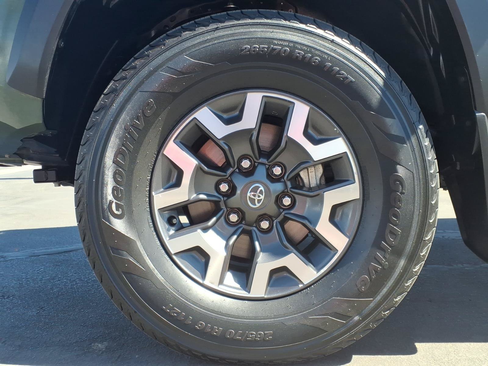 Used 2022 Toyota Tacoma TRD Off-Road AWD/4WD image 9