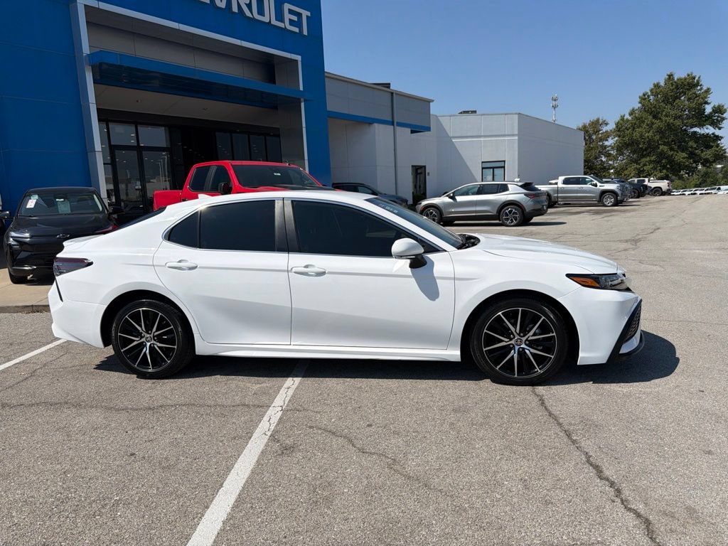Used 2024 Toyota Camry SE FWD image 2