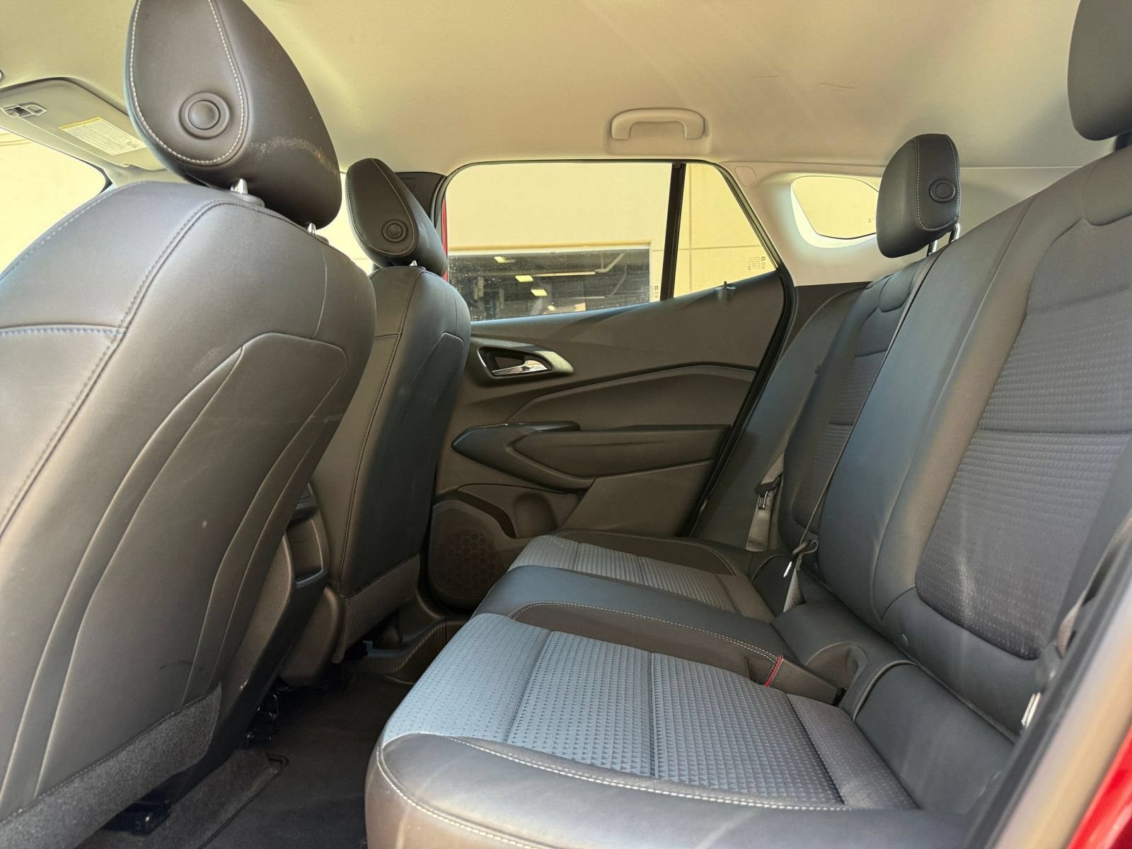 Used 2025 Chevrolet Trax LT FWD image 25