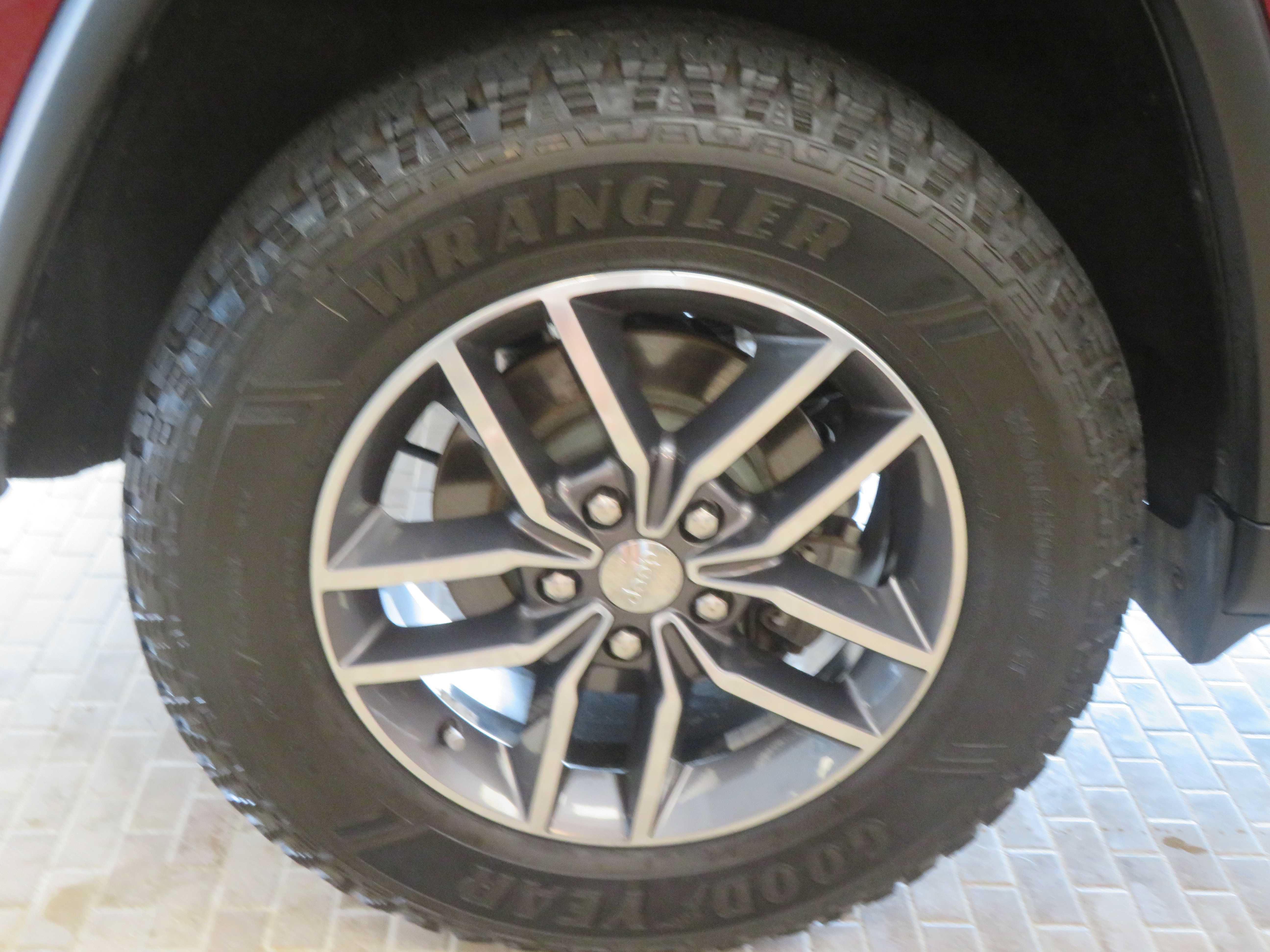 Used 2017 Jeep Grand Cherokee Limited AWD/4WD image 9