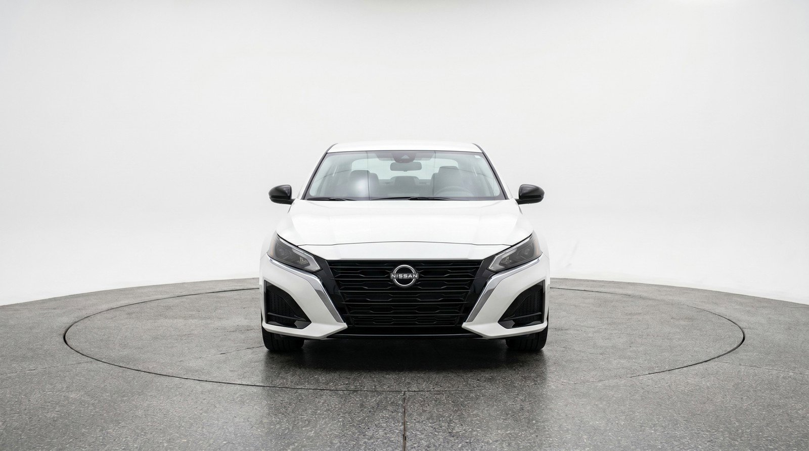 Used 2025 Nissan Altima 2.5 SV FWD image 2