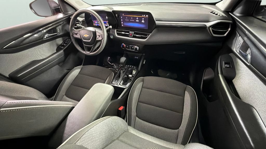 Used 2025 Chevrolet TrailBlazer LS w/ LS Convenience Package FWD image 32
