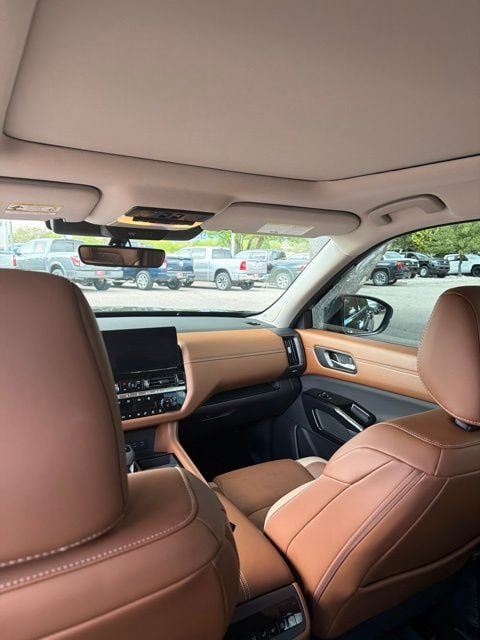 Certified 2026 Nissan Pathfinder Platinum AWD/4WD image 28