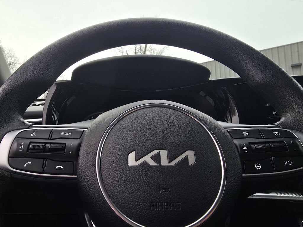 Used 2023 Kia K5 LXS image 25