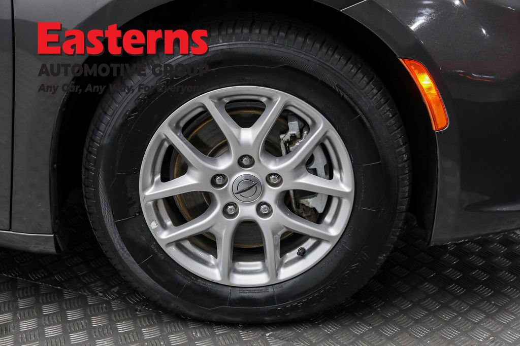 Used 2023 Chrysler Pacifica Touring-L image 30