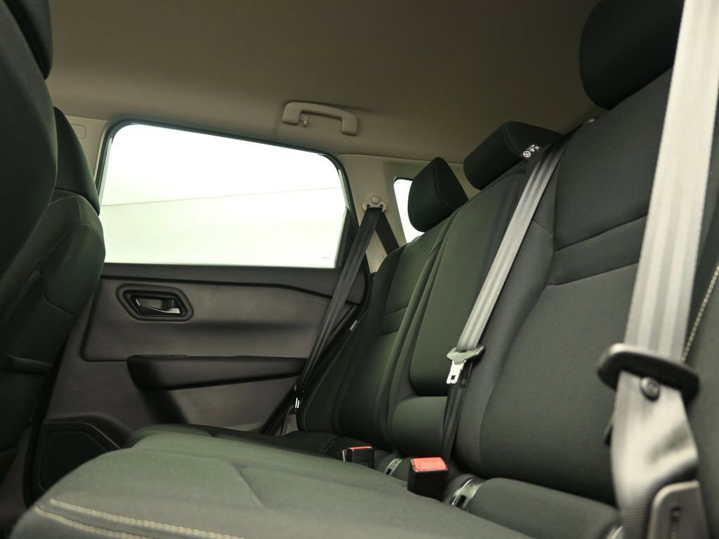 Used 2025 Nissan Rogue S FWD image 11