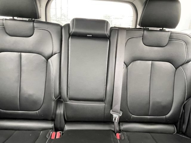 Used 2023 Jeep Grand Cherokee Limited AWD/4WD image 16