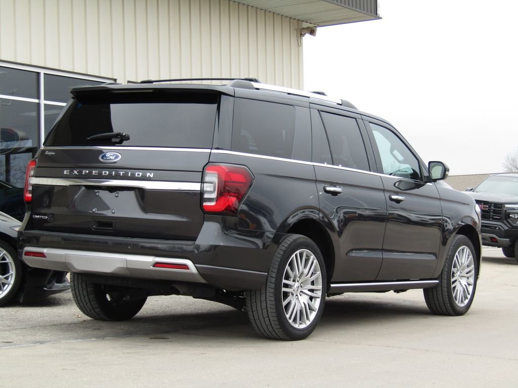 Used 2024 Ford Expedition Limited image 3