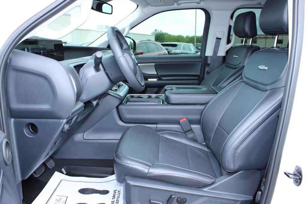 Used 2025 Ford Expedition Platinum w/ Driver's Package AWD/4WD image 41