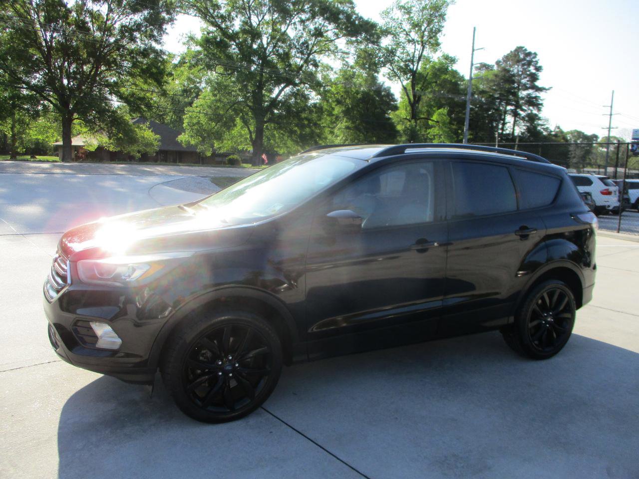 Used 2017 Ford Escape SE w/ SE Sport Appearance Package image 24