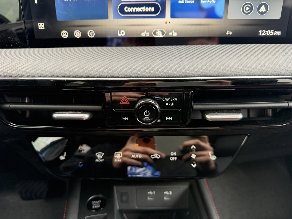 New 2026 Nissan Kicks SR w/ Cold Weather Package image 21