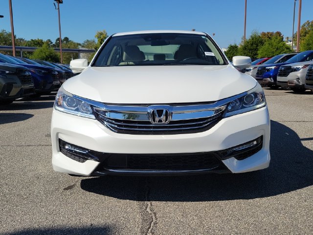 Used 2017 Honda Accord Hybrid Sedan image 2