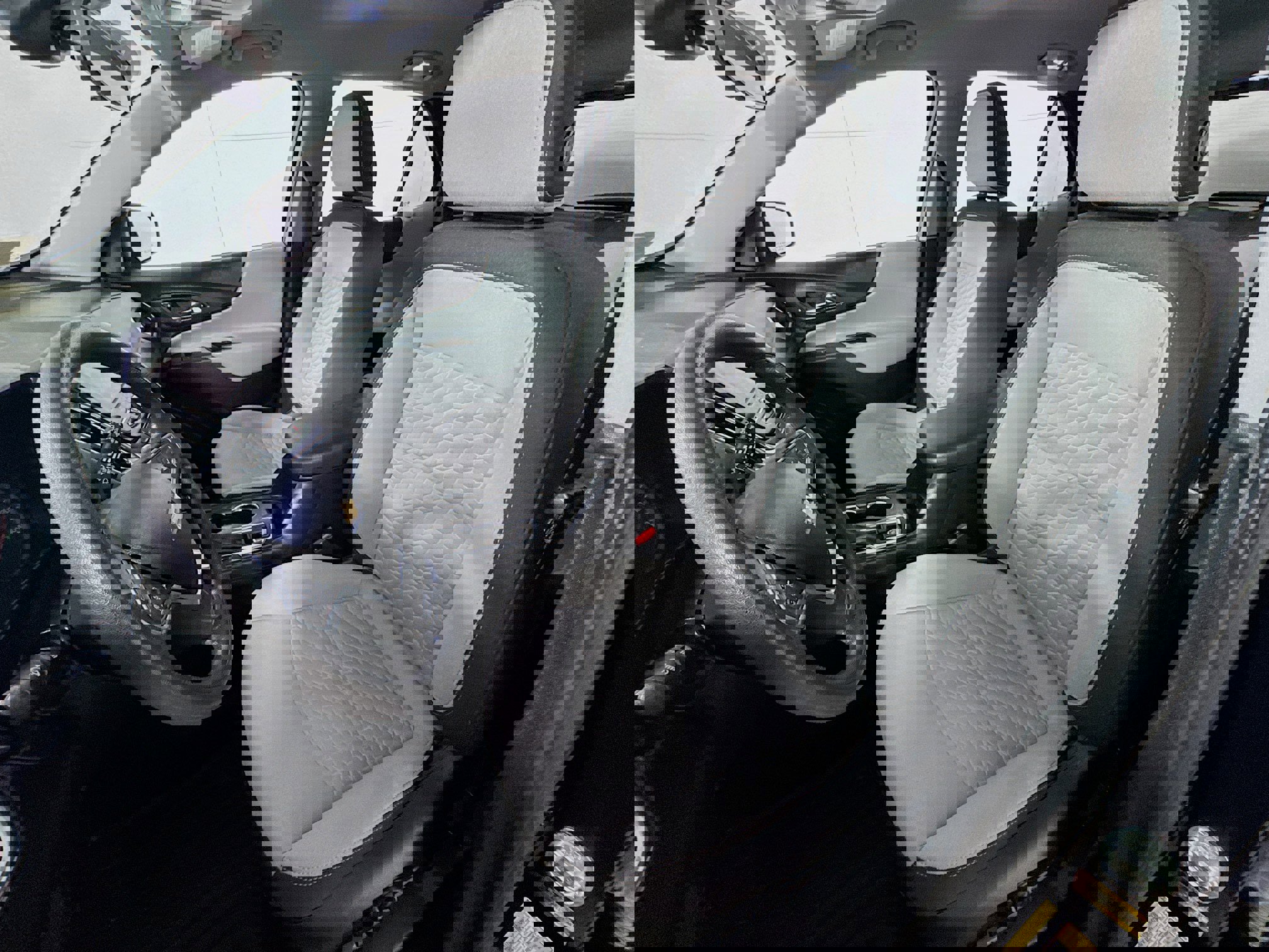 Used 2020 Chevrolet Equinox LS w/ LS Convenience Package image 13