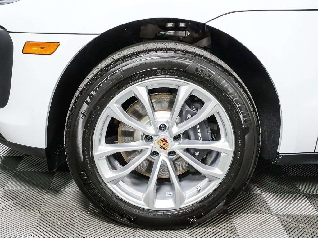 New 2026 Porsche Macan image 40
