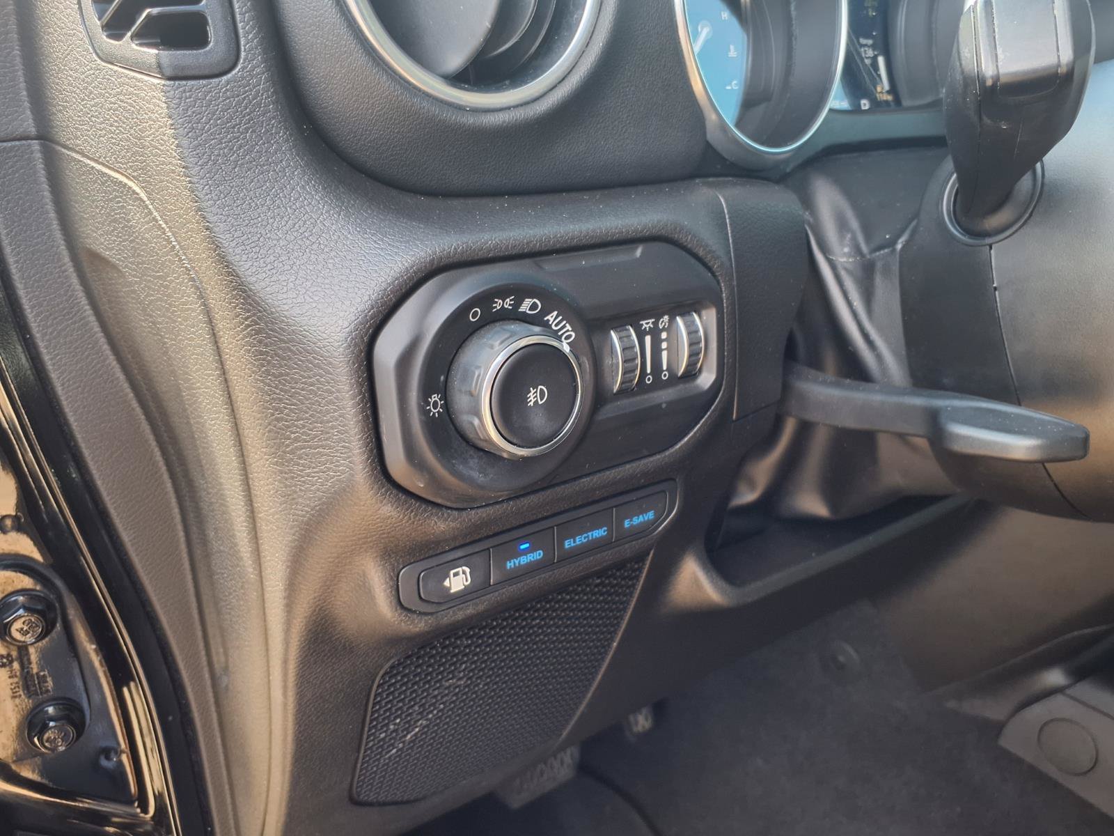 Used 2022 Jeep Wrangler Unlimited Sahara w/ Cold Weather Group AWD/4WD image 15