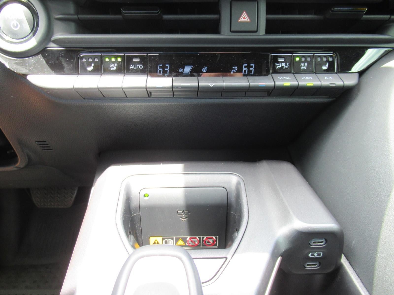 Used 2023 Toyota Crown AWD/4WD image 28