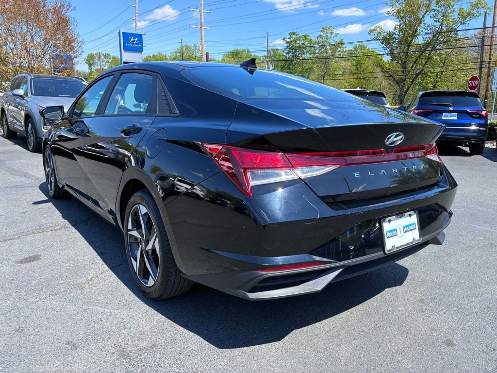 Used 2023 Hyundai Elantra SEL w/ Convenience Package FWD image 5