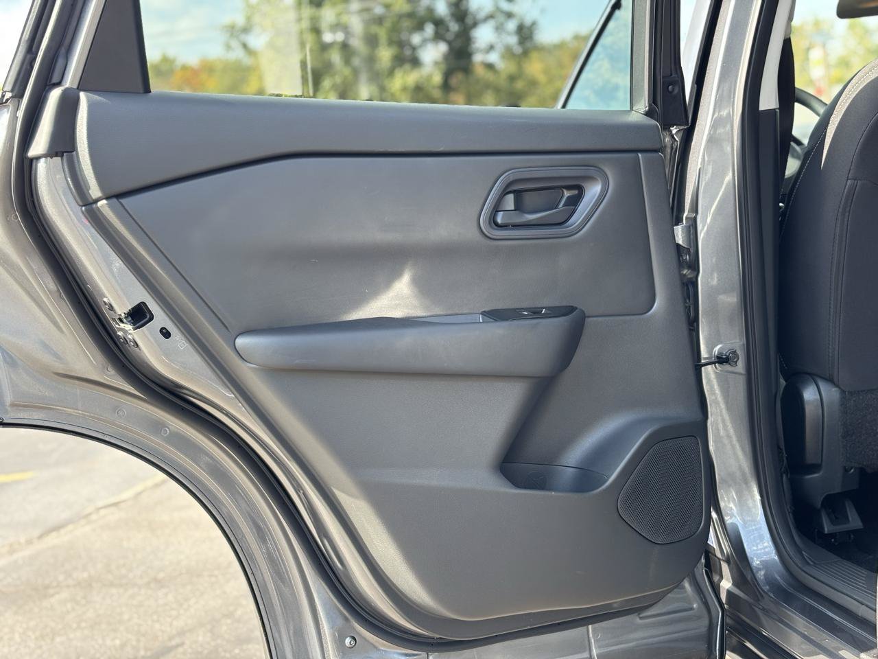 Used 2024 Nissan Rogue S AWD/4WD image 34