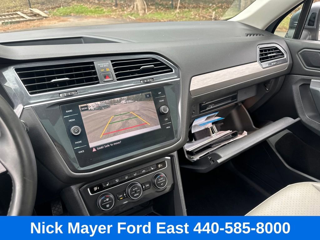 Used 2020 Volkswagen Tiguan SE w/ Panoramic Sunroof Package image 31