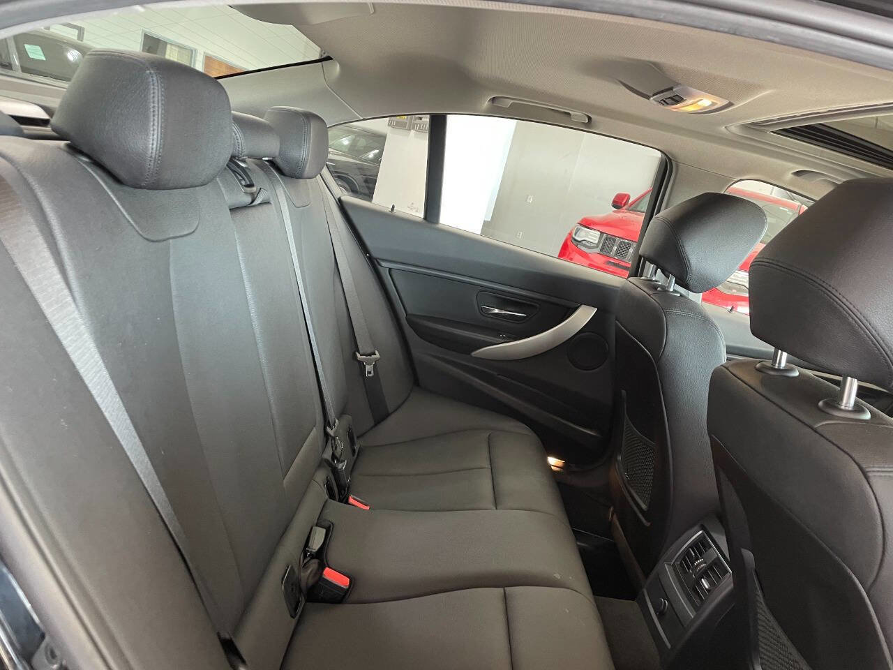 Used 2017 BMW 320i xDrive Sedan image 23