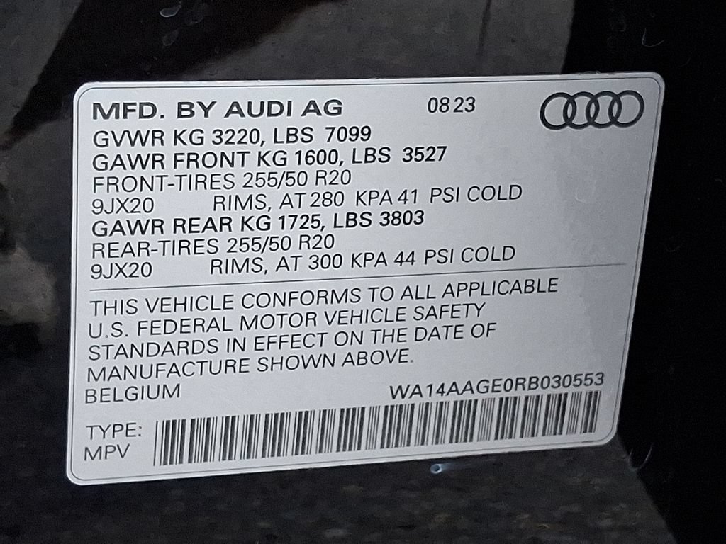 Used 2024 Audi Q8 e-tron Premium AWD/4WD image 30