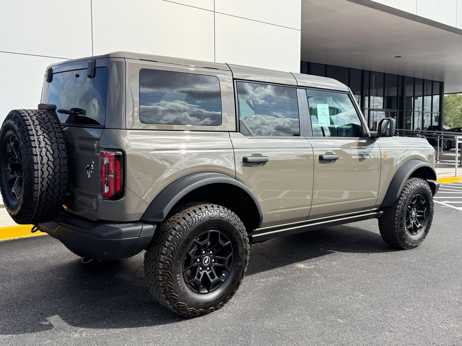 New 2026 Ford Bronco Badlands AWD/4WD image 3