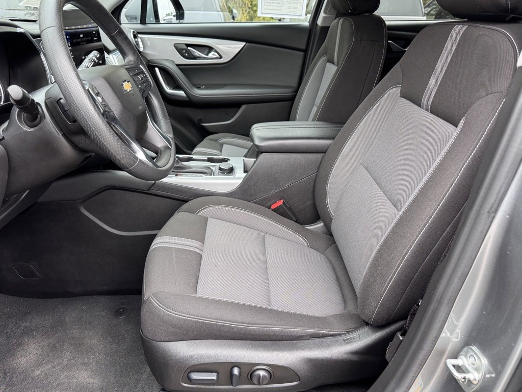 Used 2025 Chevrolet Blazer LT image 9