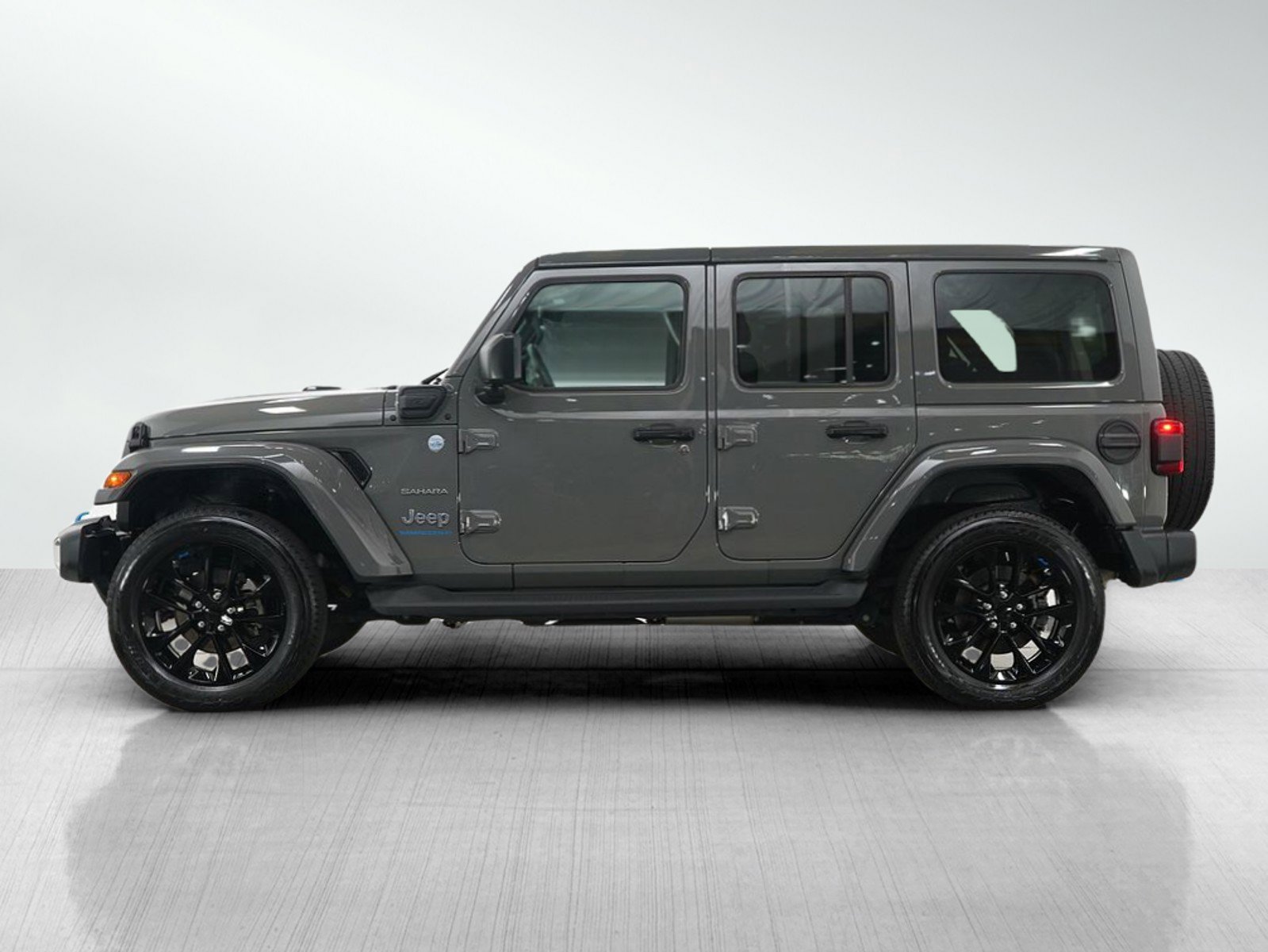 Used 2023 Jeep Wrangler Unlimited Sahara w/ Cold Weather Group image 3