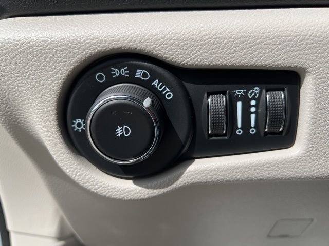 Used 2024 Chrysler Pacifica Touring-L image 20