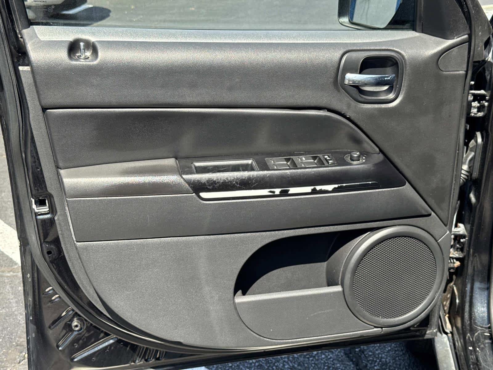 Used 2011 Jeep Patriot Latitude FWD image 31