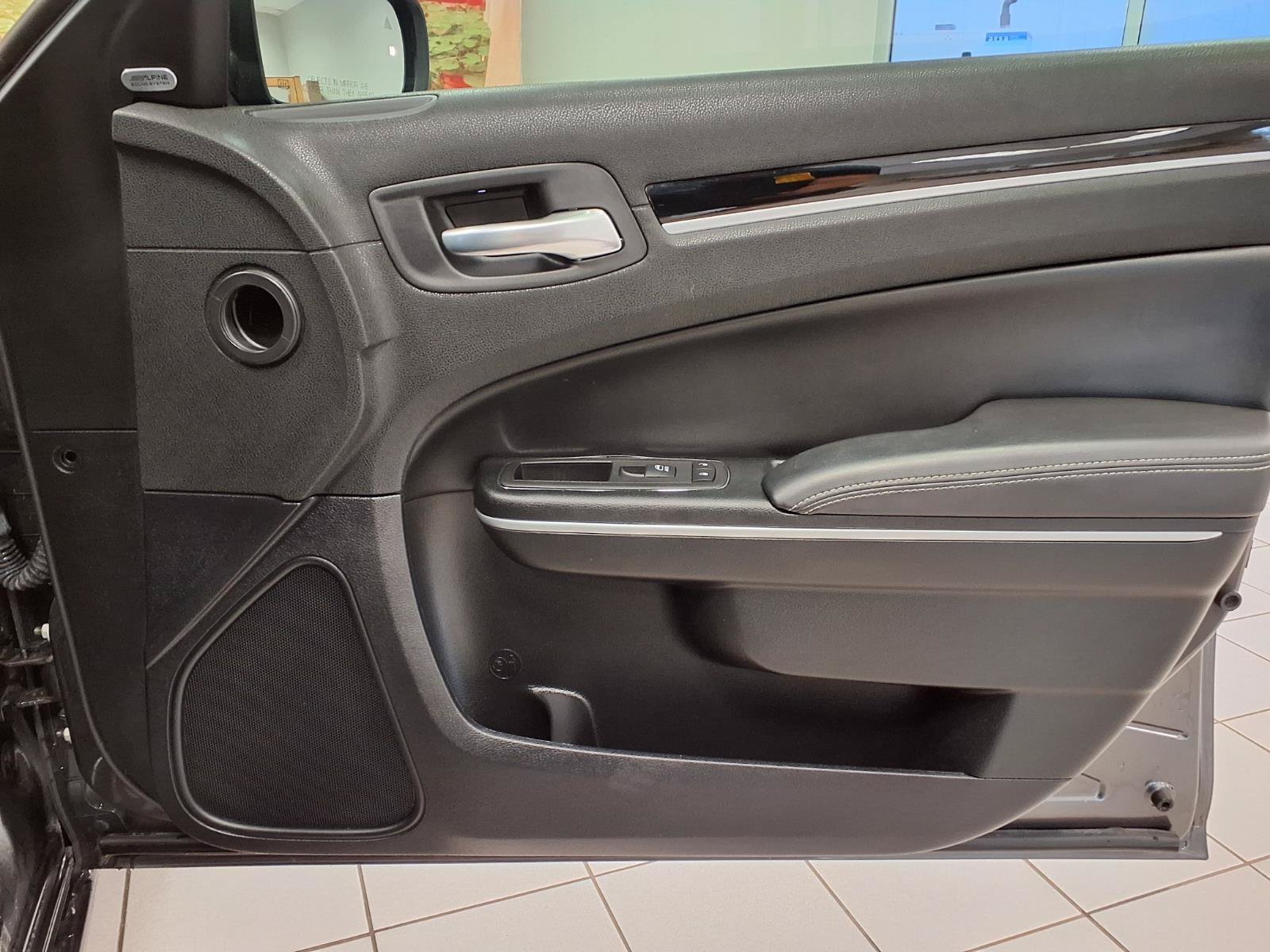 Used 2023 Chrysler 300 S w/ Comfort Group RWD image 12