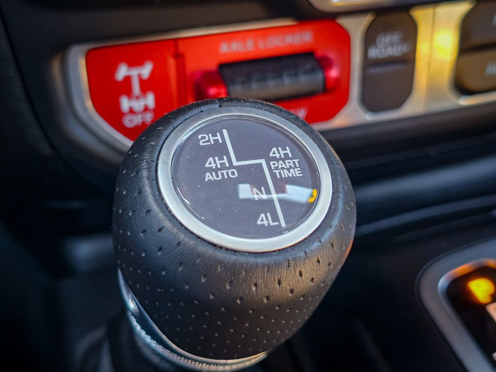 Used 2025 Jeep Gladiator Mojave AWD/4WD image 29