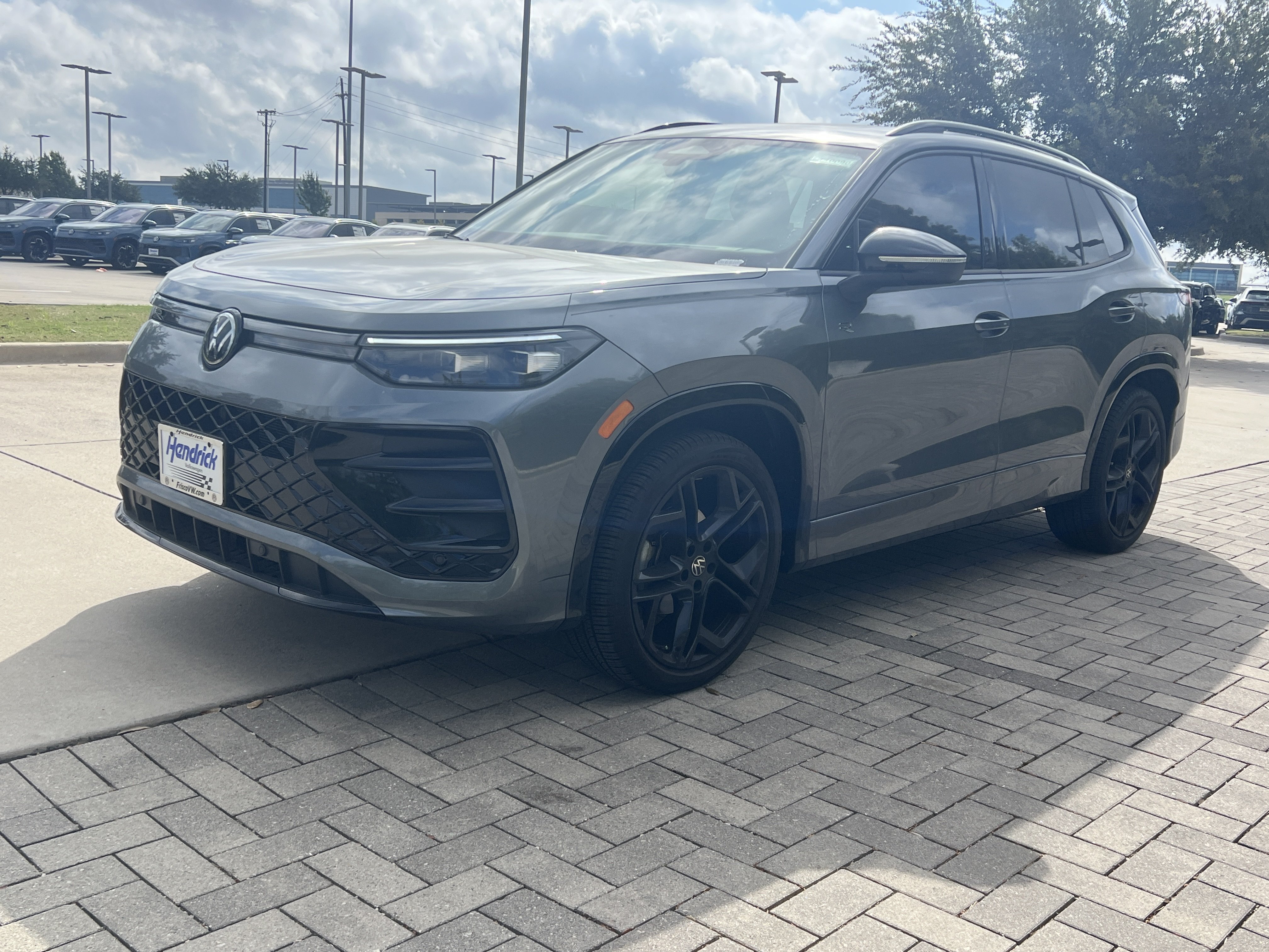 Certified 2026 Volkswagen Tiguan SE R-Line FWD image 4