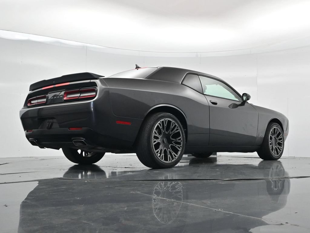 Used 2019 Dodge Challenger SXT w/ Blacktop Package RWD image 33
