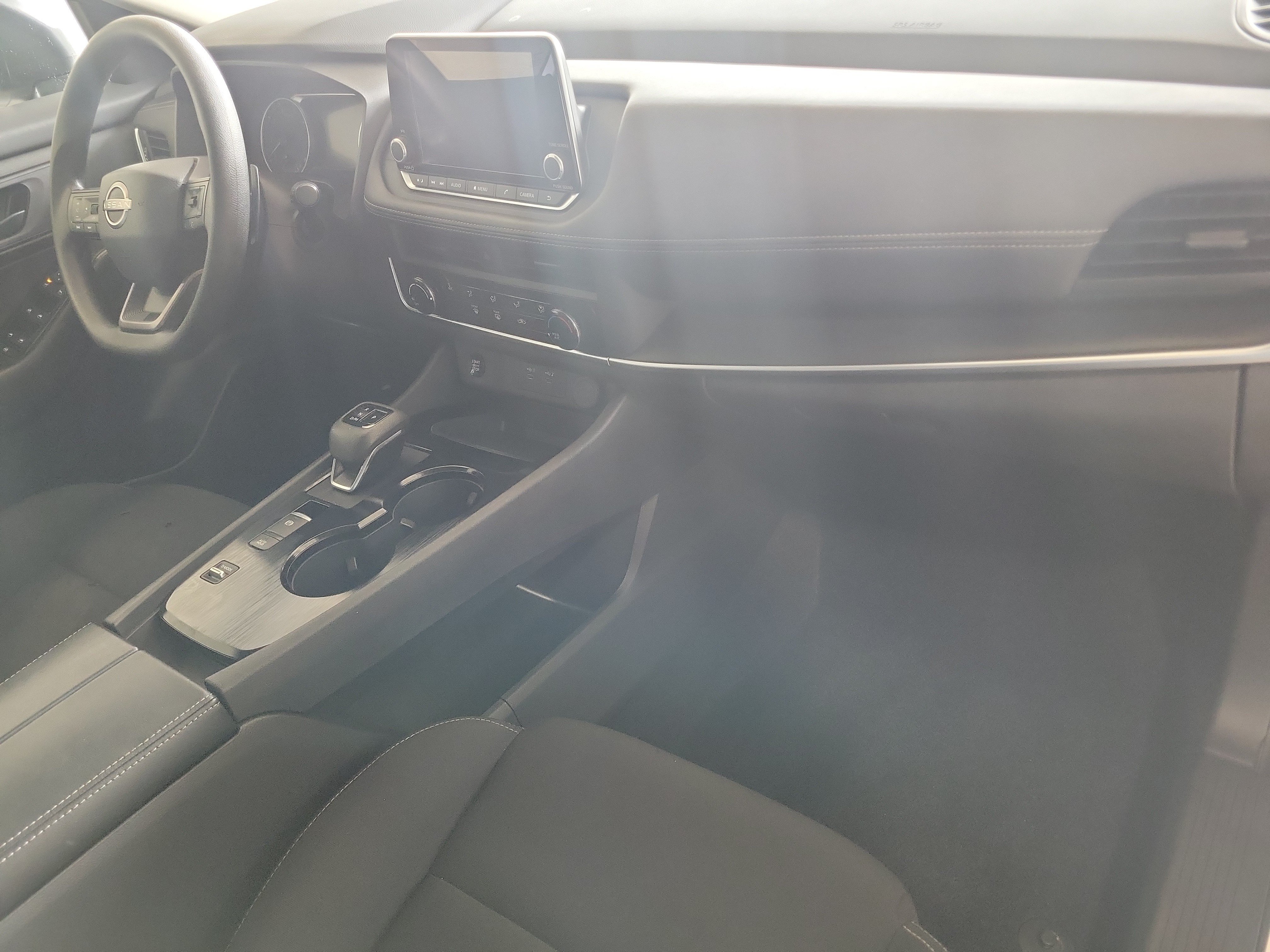 Used 2025 Nissan Rogue S FWD image 16