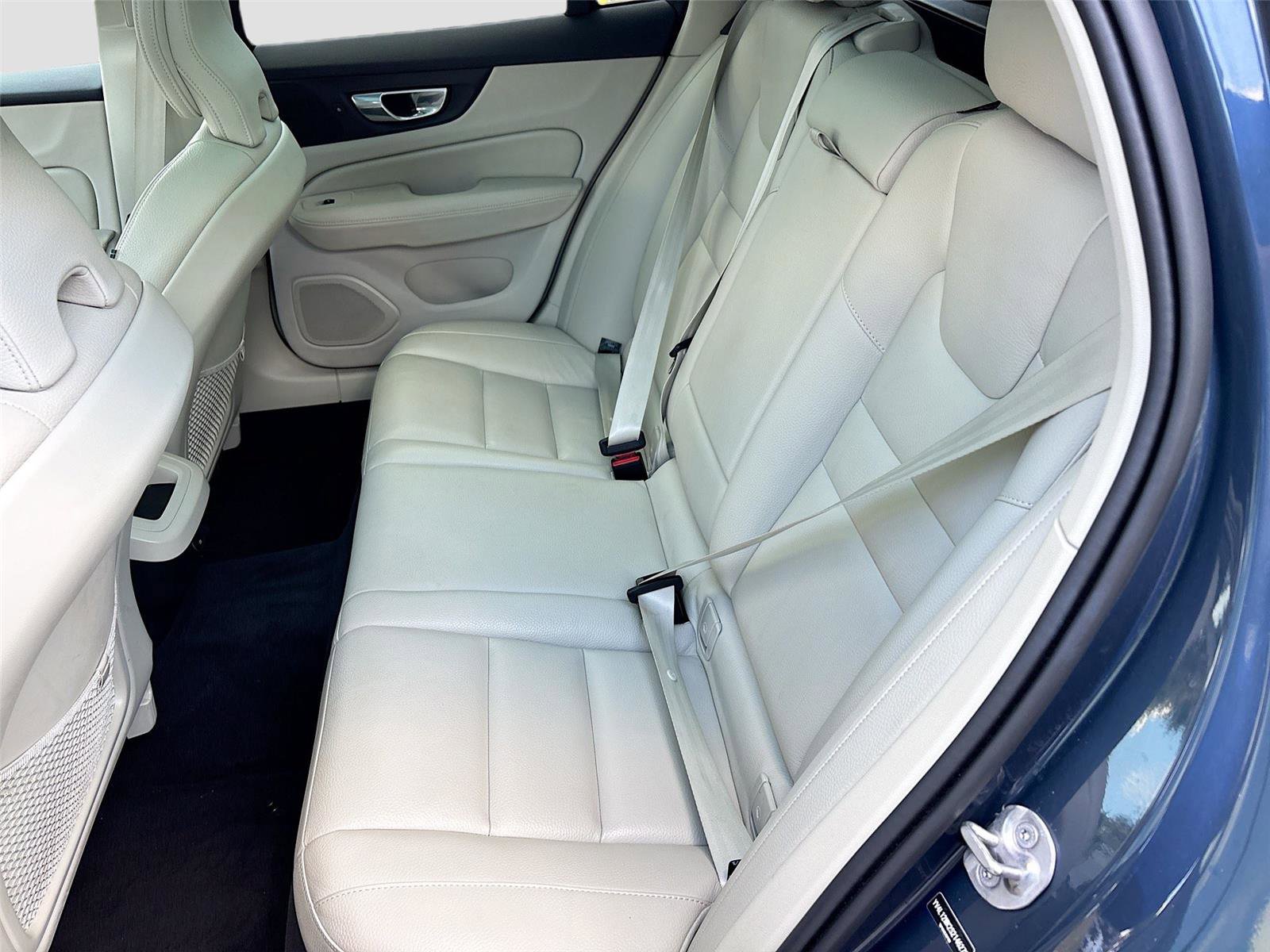 Used 2025 Volvo V60 B5 Cross Country Plus image 26