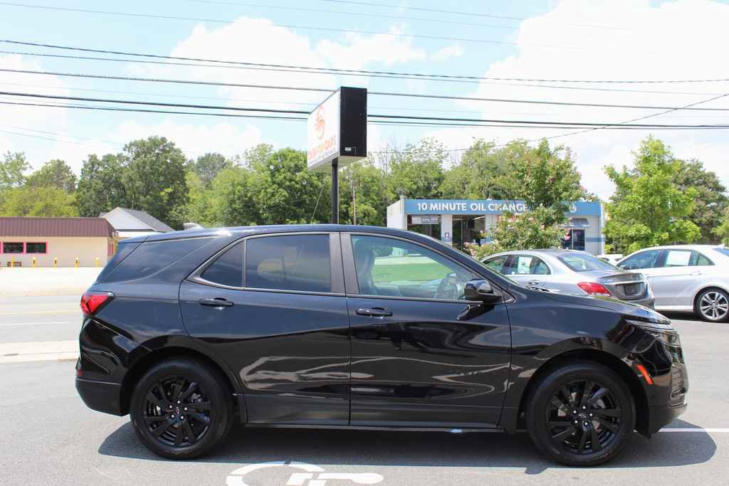 Used 2024 Chevrolet Equinox LS w/ LS Convenience Package FWD image 4