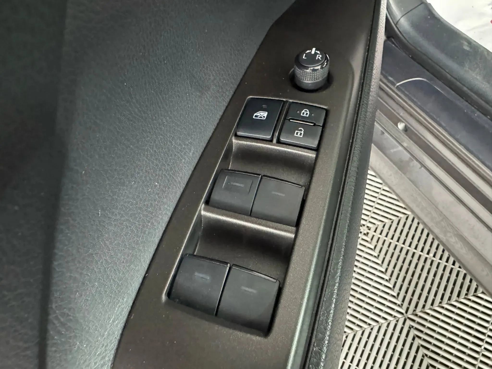 Used 2021 Toyota Camry LE image 37